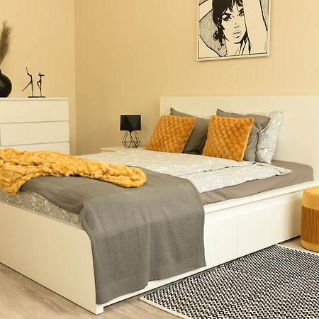 Apartament Studio Klasztorna Dzierzoniow Bagian luar foto